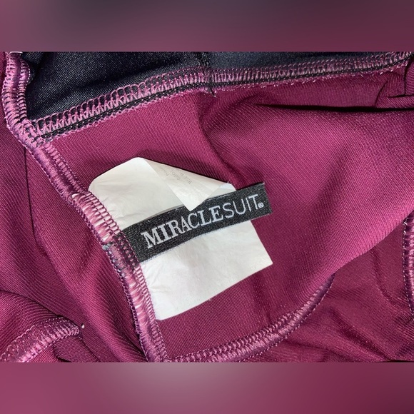 MiracleSuit Women’s Medium Elegant Burgundy One-Piece Swimsuit - Picture 4 of 6